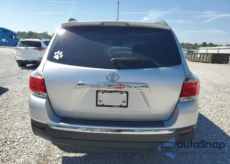 2011 Toyota Highlander Base z USA, uszkodzony, nr VIN 5TDZK3EH4BS048151